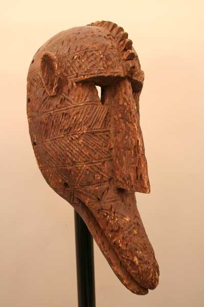 Bambara (masque) , d`afrique : Mali, statuette Bambara (masque) , masque ancien africain Bambara (masque) , art du Mali - Art Africain, collection privées Belgique. Statue africaine de la tribu des Bambara (masque) , provenant du Mali, 204/728 masqueKorè hyena:Suruku h.39cm.bois naturel.Une crête au milieu,avec un long, fin nez dans le prolongement.Des scarifications sur tout le visage.1ère moitié du 20eme sc.
(pères blancs). art,culture,masque,statue,statuette,pot,ivoire,exposition,expo,masque original,masques,statues,statuettes,pots,expositions,expo,masques originaux,collectionneur d`art,art africain,culture africaine,masque africain,statue africaine,statuette africaine,pot africain,ivoire africain,exposition africain,expo africain,masque origina africainl,masques africains,statues africaines,statuettes africaines,pots africains,expositions africaines,expo africaines,masques originaux  africains,collectionneur d`art africain